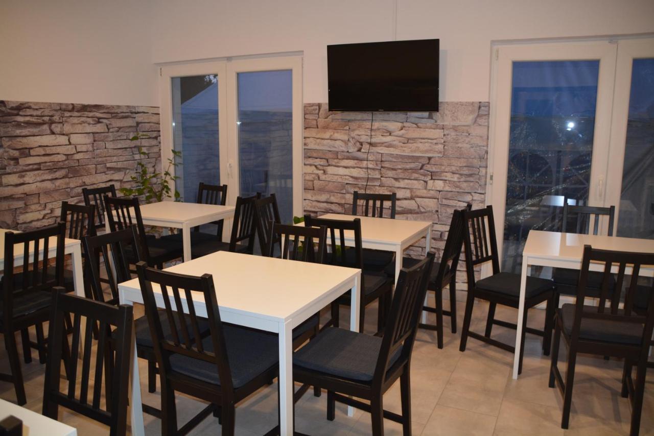 Kid Familia Panzio Balatonszarszo Bed & Breakfast Екстериор снимка
