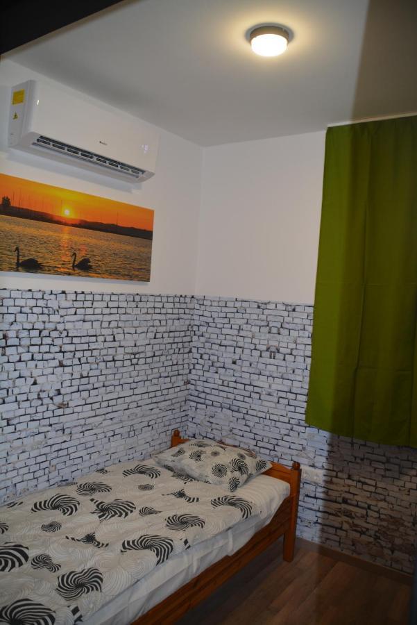 Kid Familia Panzio Balatonszarszo Bed & Breakfast Екстериор снимка