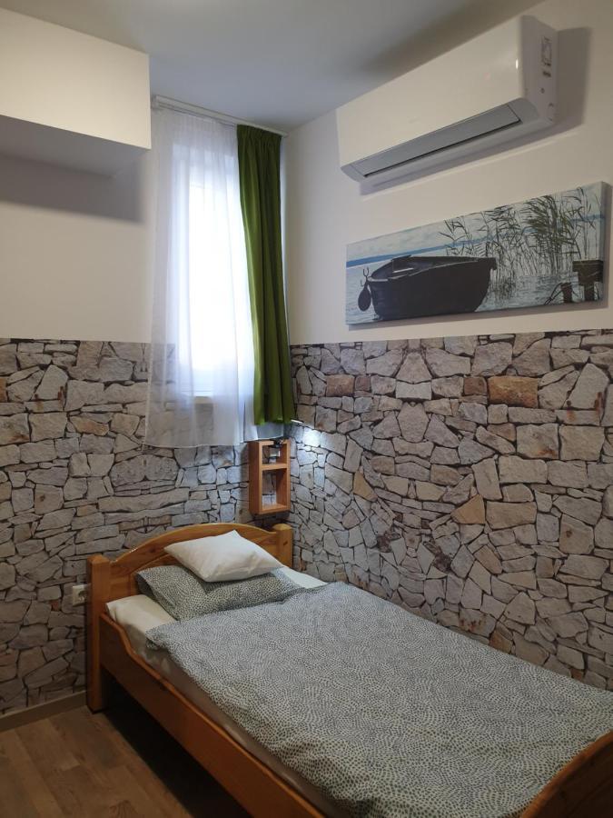 Kid Familia Panzio Balatonszarszo Bed & Breakfast Екстериор снимка