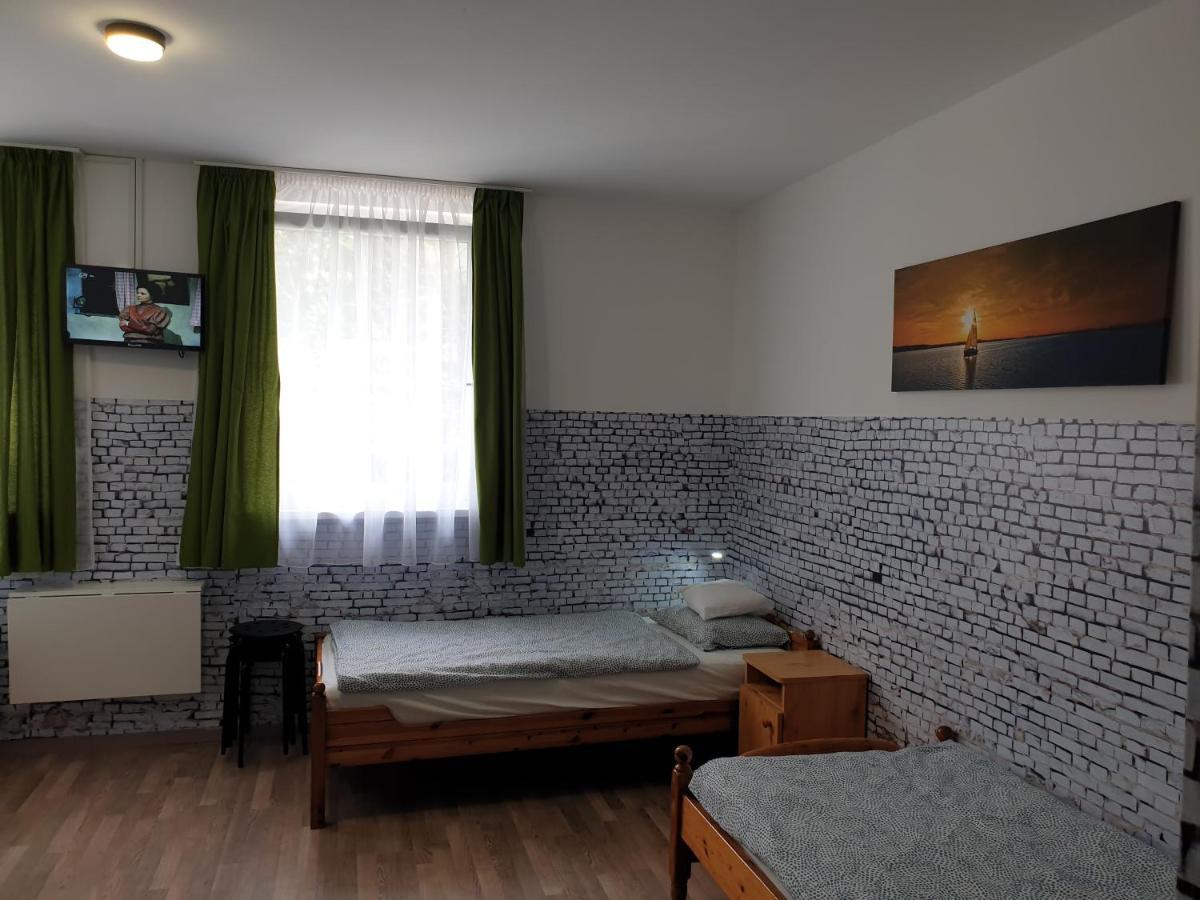 Kid Familia Panzio Balatonszarszo Bed & Breakfast Екстериор снимка