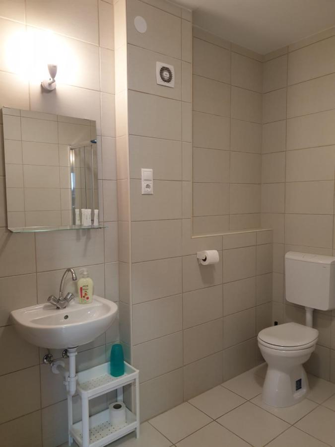 Kid Familia Panzio Balatonszarszo Bed & Breakfast Екстериор снимка