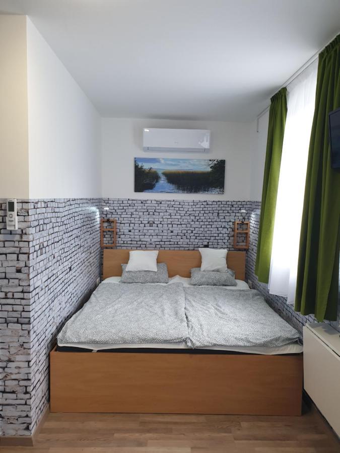 Kid Familia Panzio Balatonszarszo Bed & Breakfast Екстериор снимка