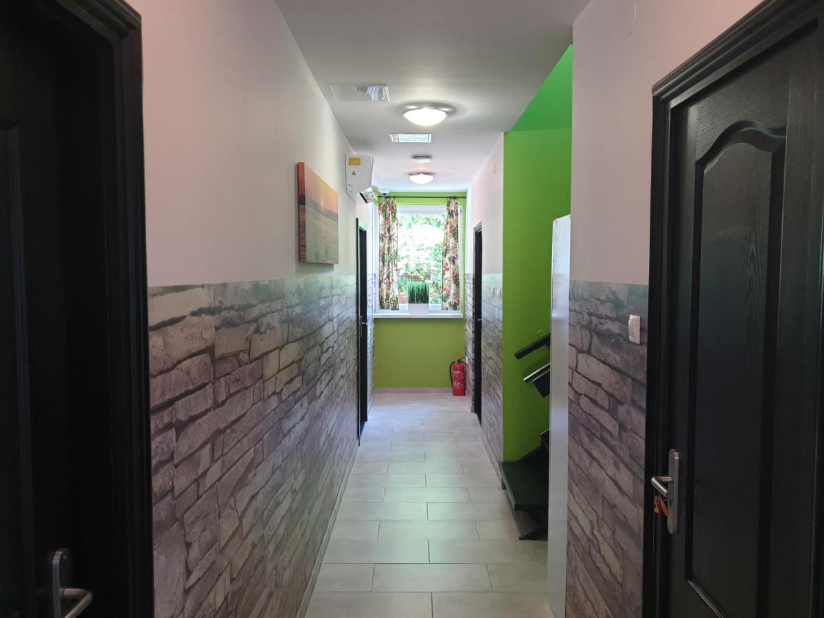 Kid Familia Panzio Balatonszarszo Bed & Breakfast Екстериор снимка